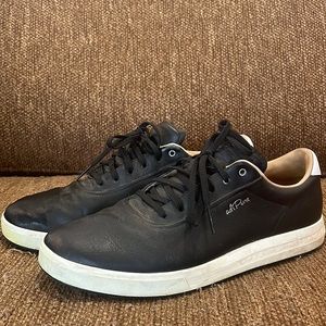 Size 11 Adidas leather golf shoes. Lightly worn in great condition. No damage.